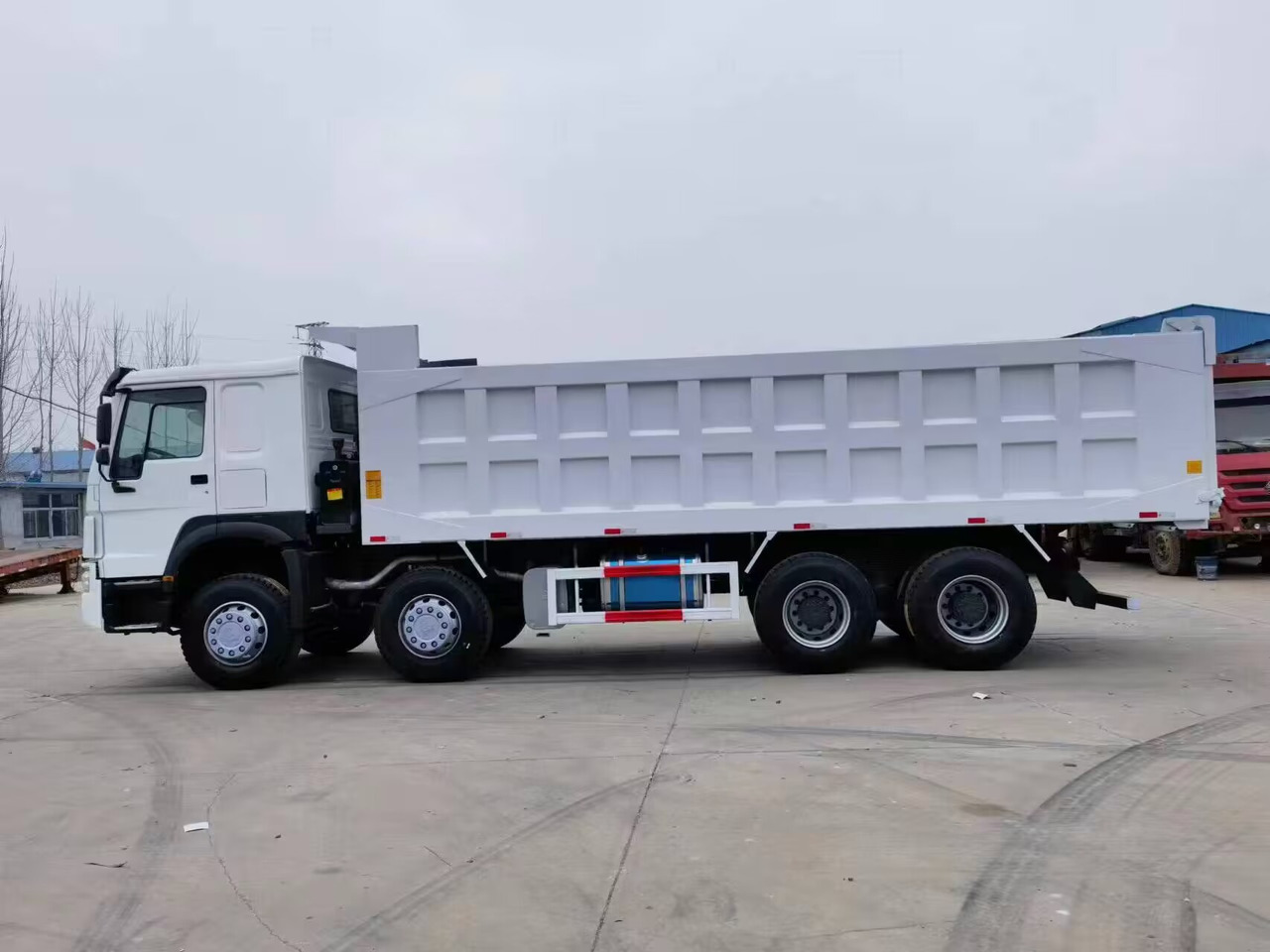 SINOTRUK HOWO 8*4 6*4 dump truck - Tipper: picture 2 SINOTRUK HOWO 8*4 6*4 dump truck - Tipper: picture 2