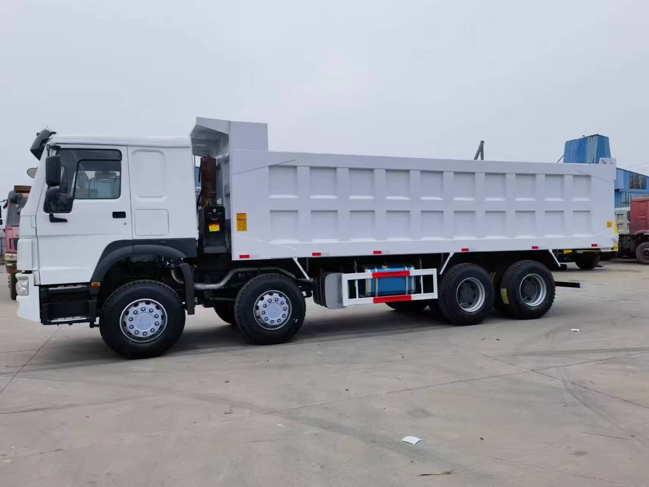 SINOTRUK HOWO 8*4 6*4 dump truck - Tipper: picture 5 SINOTRUK HOWO 8*4 6*4 dump truck - Tipper: picture 5