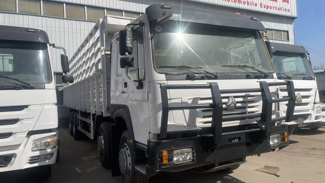 SINOTRUK HOWO 8*4 WITH FENCE - Livestock truck: picture 4 SINOTRUK HOWO 8*4 WITH FENCE - Livestock truck: picture 4