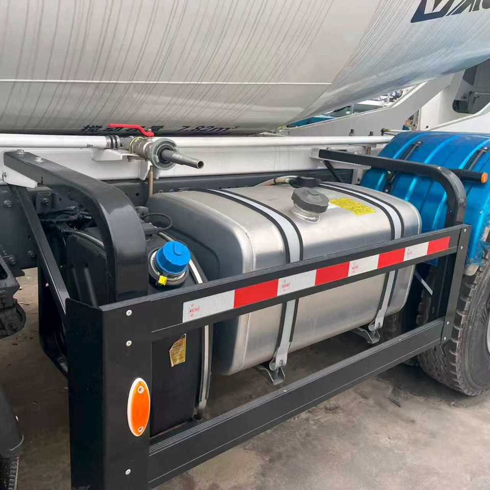 SINOTRUK HOWO TX350 EURO V Stage 5 - Concrete mixer truck: picture 4 SINOTRUK HOWO TX350 EURO V Stage 5 - Concrete mixer truck: picture 4