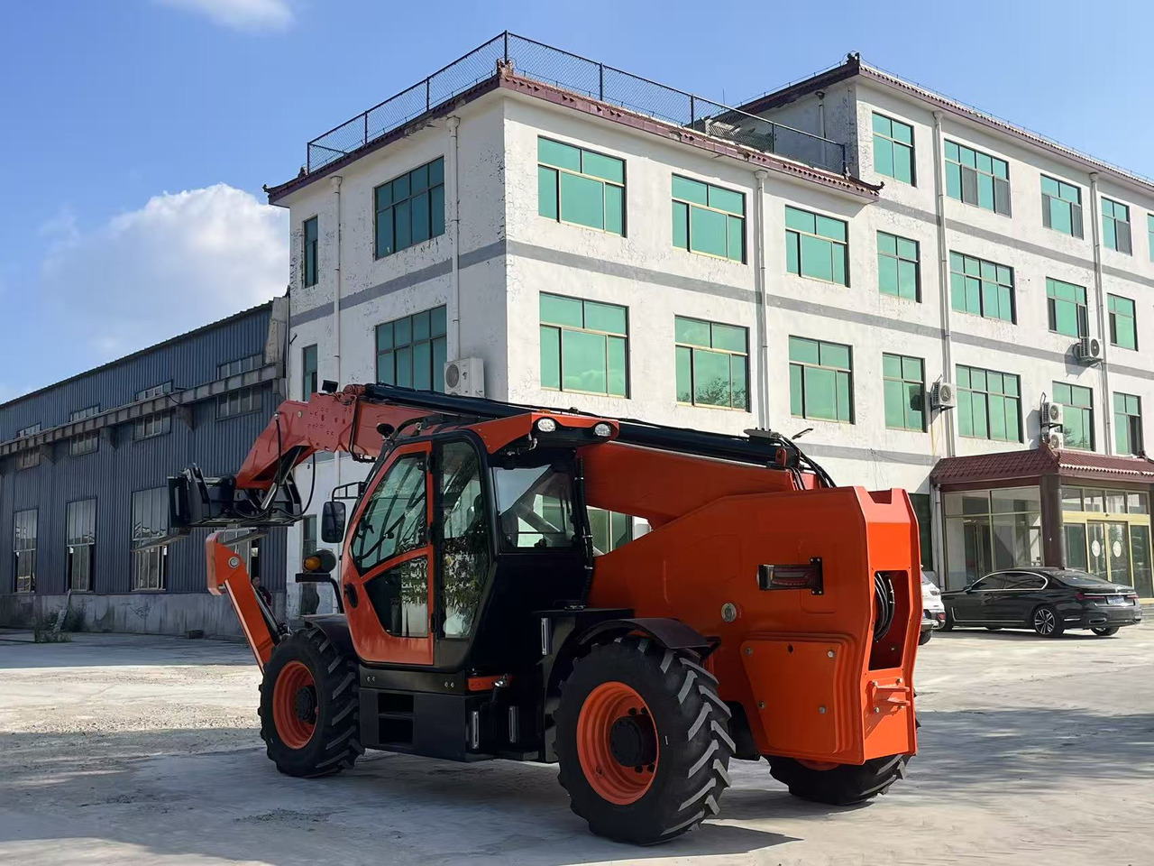 XCMG 17.5 METER BRAND NEW - Telescopic handler: picture 4 XCMG 17.5 METER BRAND NEW - Telescopic handler: picture 4