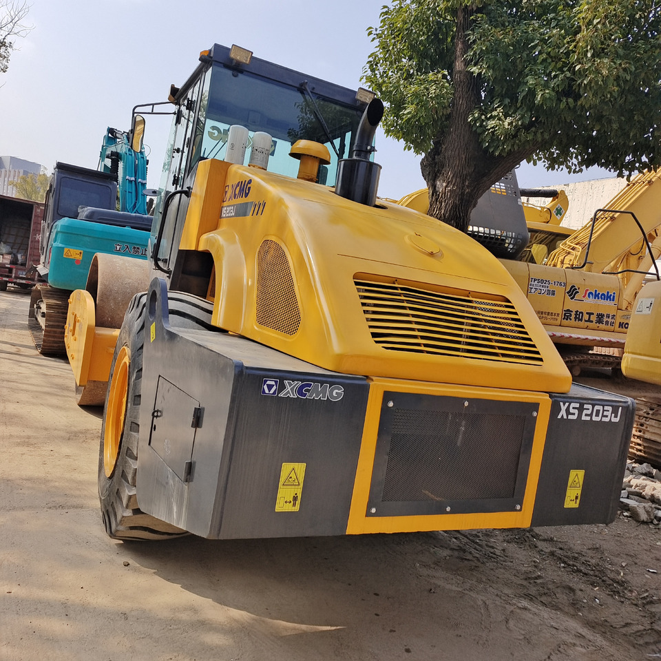 XCMG XS203J - Road roller: picture 2 XCMG XS203J - Road roller: picture 2