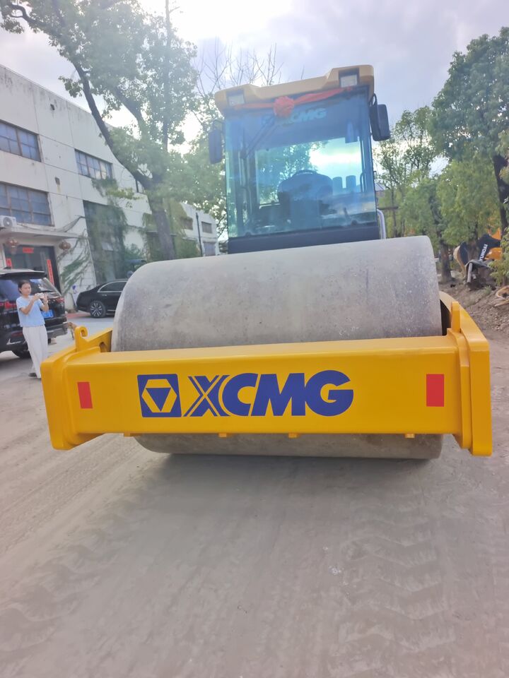 XCMG XS223J Tier-1 China source - Road roller: picture 3 XCMG XS223J Tier-1 China source - Road roller: picture 3