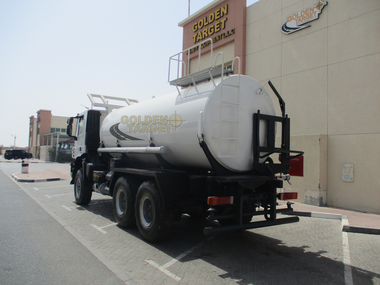 IVECO TRAKKER 380 6x6 Tanker - Tank truck: picture 4 IVECO TRAKKER 380 6x6 Tanker - Tank truck: picture 4