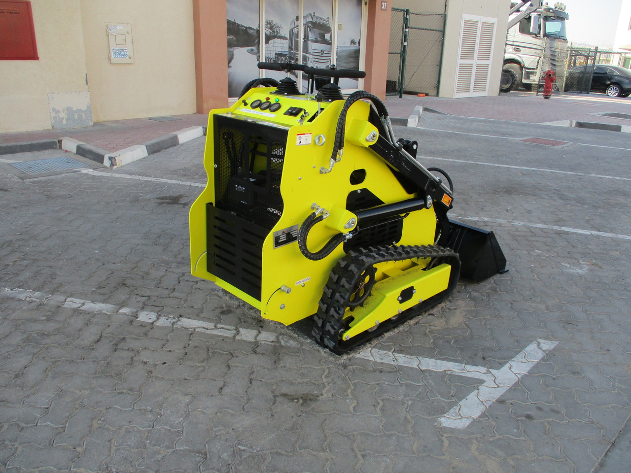 MACHPRO MPS330 Mini Skid Steer - Skid steer loader: picture 3 MACHPRO MPS330 Mini Skid Steer - Skid steer loader: picture 3