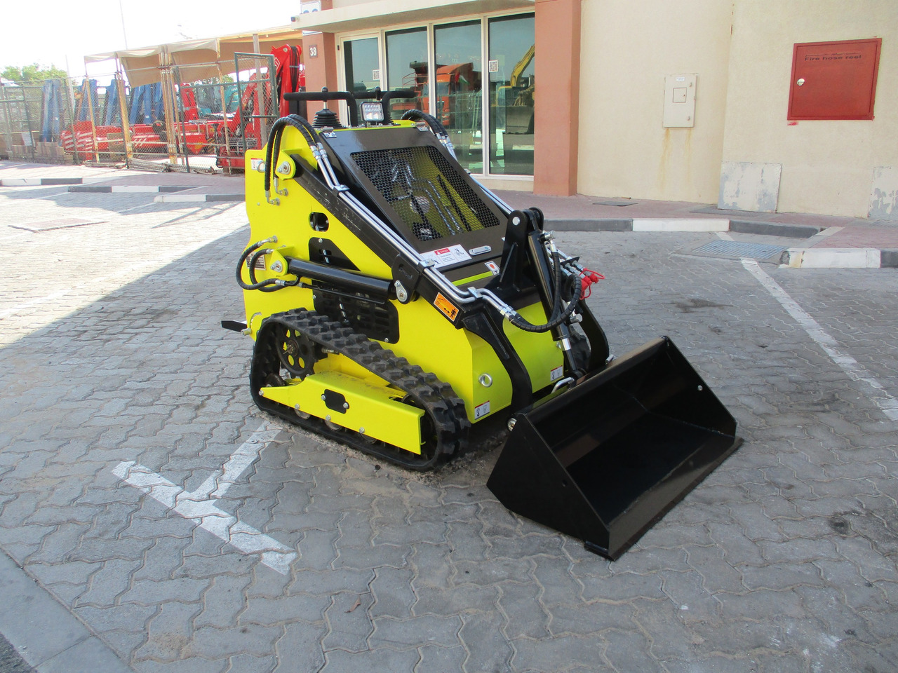 MACHPRO MPS330 Mini Skid Steer - Skid steer loader: picture 1 MACHPRO MPS330 Mini Skid Steer - Skid steer loader: picture 1