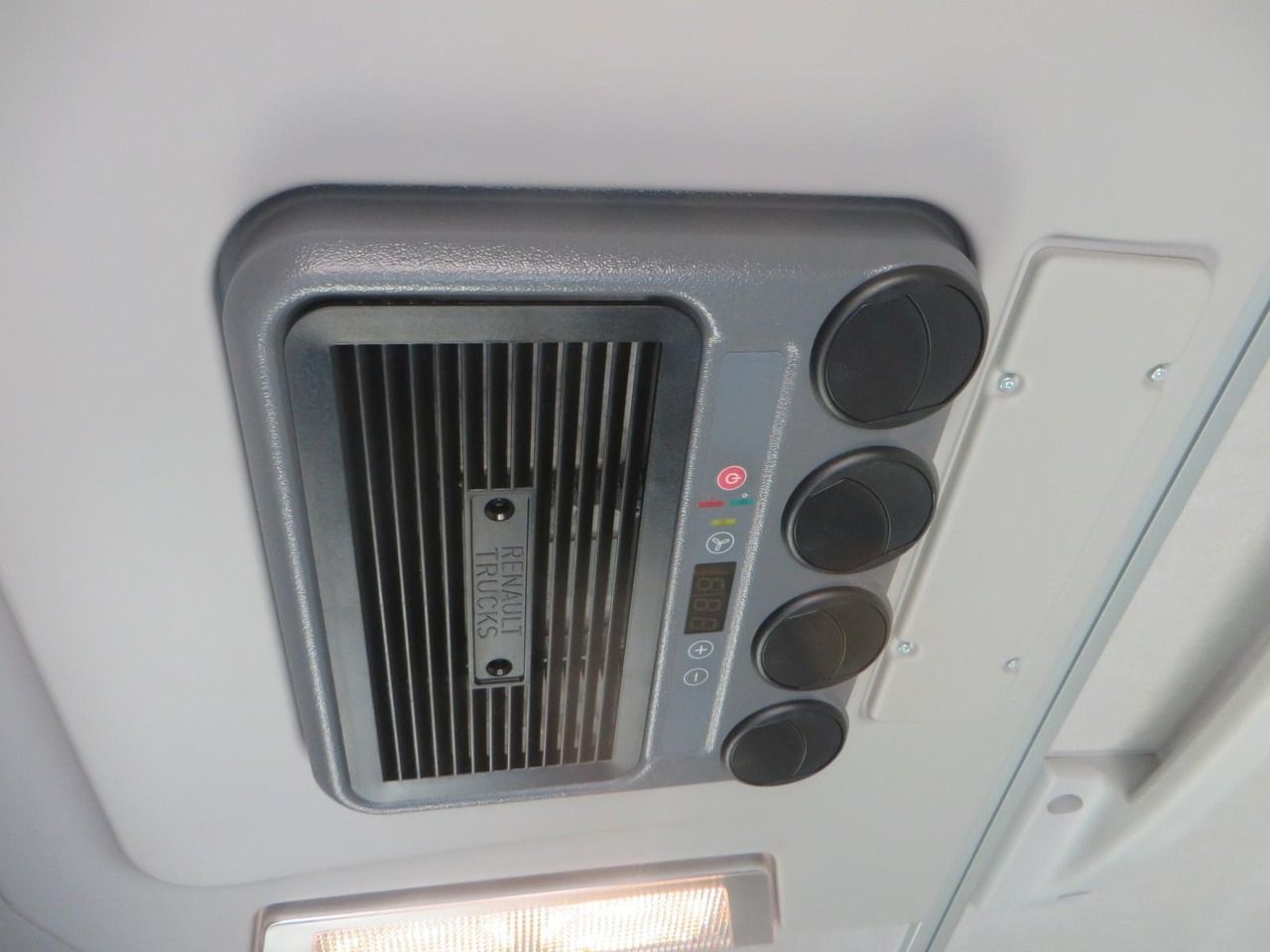 Tractor unit Renault T460 SC 4x2Tractor, Retarder: picture 18 Tractor unit Renault T460 SC 4x2Tractor, Retarder: picture 18