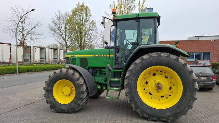 John Deere 7710 - Farm tractor: picture 5 John Deere 7710 - Farm tractor: picture 5
