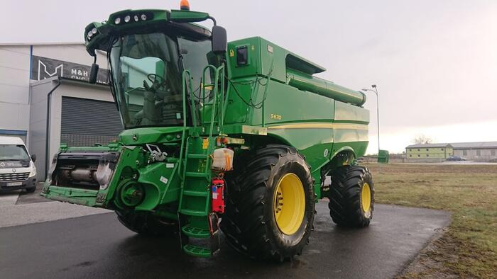 John Deere S670 - Combine harvester: picture 1 John Deere S670 - Combine harvester: picture 1