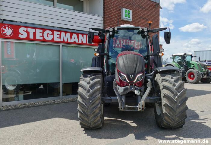 Valtra N155 - Farm tractor: picture 1 Valtra N155 - Farm tractor: picture 1
