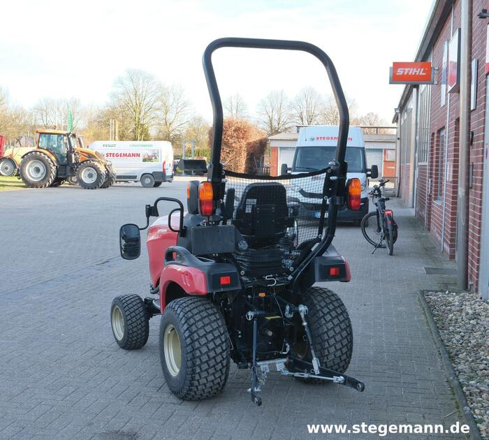 Yanmar SA221 - Farm tractor: picture 4 Yanmar SA221 - Farm tractor: picture 4