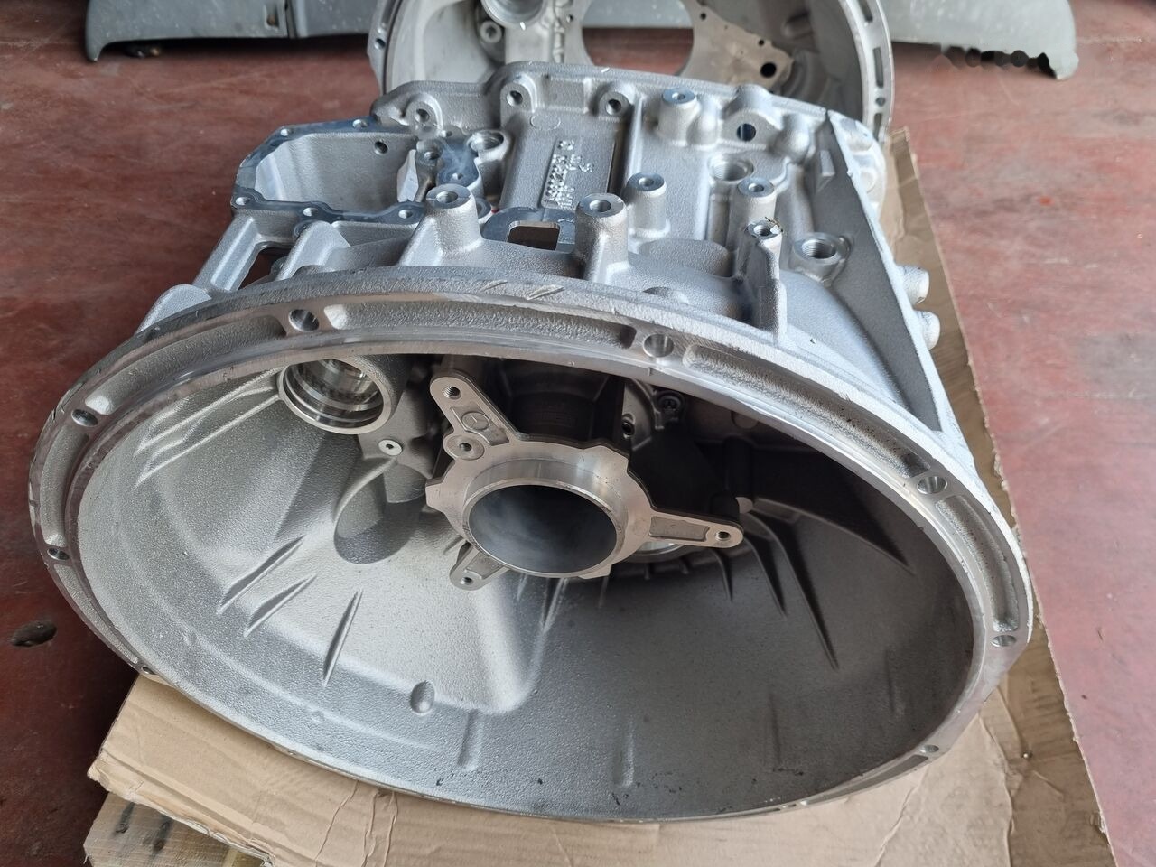 Mercedes-Benz TRANSMISSION HOUSING Mercedes-Benz ACTROS MP4 EURO 6 - Gearbox for Truck: picture 1 Mercedes-Benz TRANSMISSION HOUSING Mercedes-Benz ACTROS MP4 EURO 6 - Gearbox for Truck: picture 1