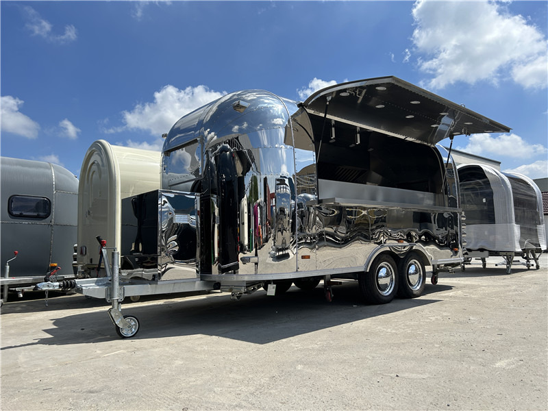 Smash Burger Food Truck Taste of Europe Food Truck: Wood-Fired Pizza, German Sausages & French Crepes - Vending trailer: picture 2 Smash Burger Food Truck Taste of Europe Food Truck: Wood-Fired Pizza, German Sausages & French Crepes - Vending trailer: picture 2