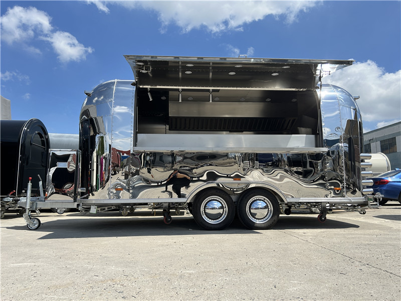 Smash Burger Food Truck Taste of Europe Food Truck: Wood-Fired Pizza, German Sausages & French Crepes - Vending trailer: picture 1 Smash Burger Food Truck Taste of Europe Food Truck: Wood-Fired Pizza, German Sausages & French Crepes - Vending trailer: picture 1