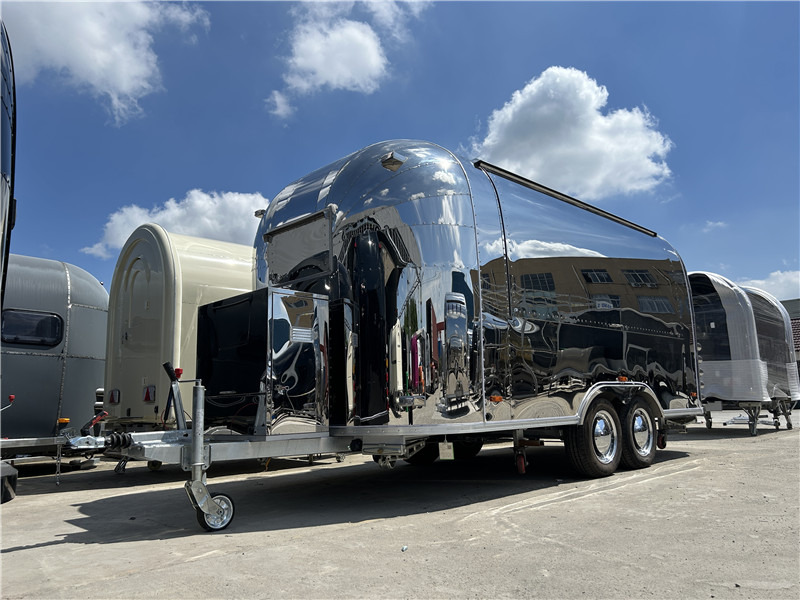 Smash Burger Food Truck Taste of Europe Food Truck: Wood-Fired Pizza, German Sausages & French Crepes - Vending trailer: picture 5 Smash Burger Food Truck Taste of Europe Food Truck: Wood-Fired Pizza, German Sausages & French Crepes - Vending trailer: picture 5
