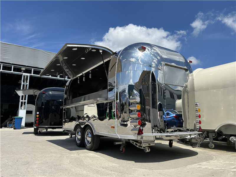 Smash Burger Food Truck Taste of Europe Food Truck: Wood-Fired Pizza, German Sausages & French Crepes - Vending trailer: picture 3 Smash Burger Food Truck Taste of Europe Food Truck: Wood-Fired Pizza, German Sausages & French Crepes - Vending trailer: picture 3