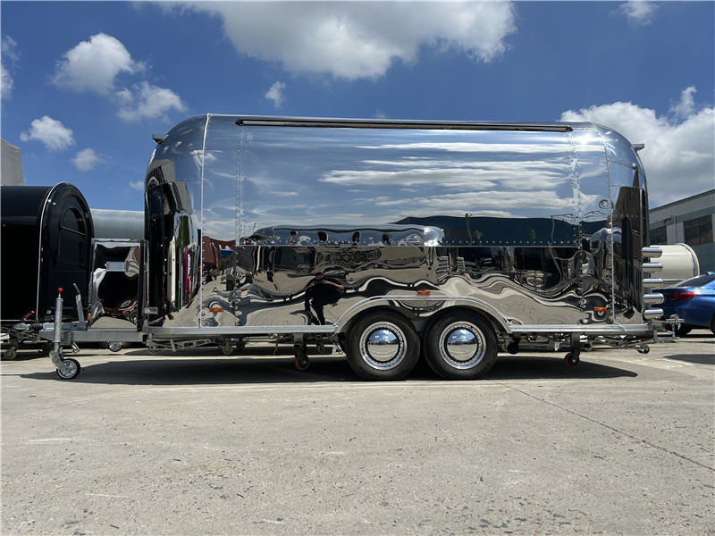 Smash Burger Food Truck Taste of Europe Food Truck: Wood-Fired Pizza, German Sausages & French Crepes - Vending trailer: picture 4 Smash Burger Food Truck Taste of Europe Food Truck: Wood-Fired Pizza, German Sausages & French Crepes - Vending trailer: picture 4