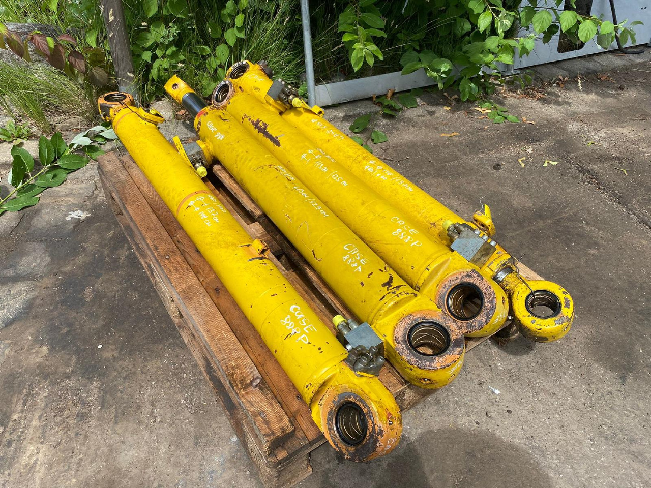 Case 888 P - Hydraulic cylinder for Construction machinery: picture 2 Case 888 P - Hydraulic cylinder for Construction machinery: picture 2