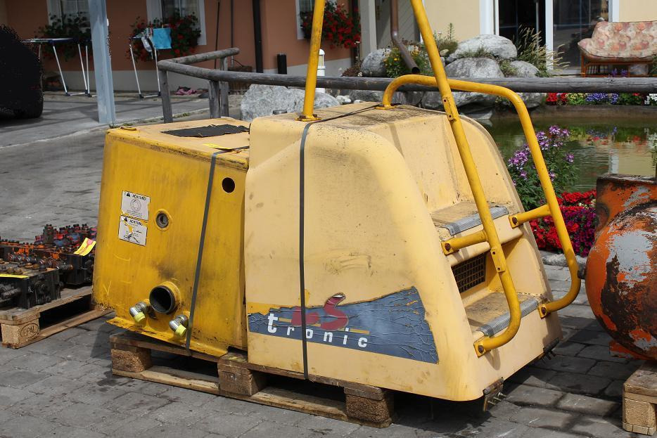 Furukawa 735 - Hydraulic tank for Construction machinery: picture 3 Furukawa 735 - Hydraulic tank for Construction machinery: picture 3