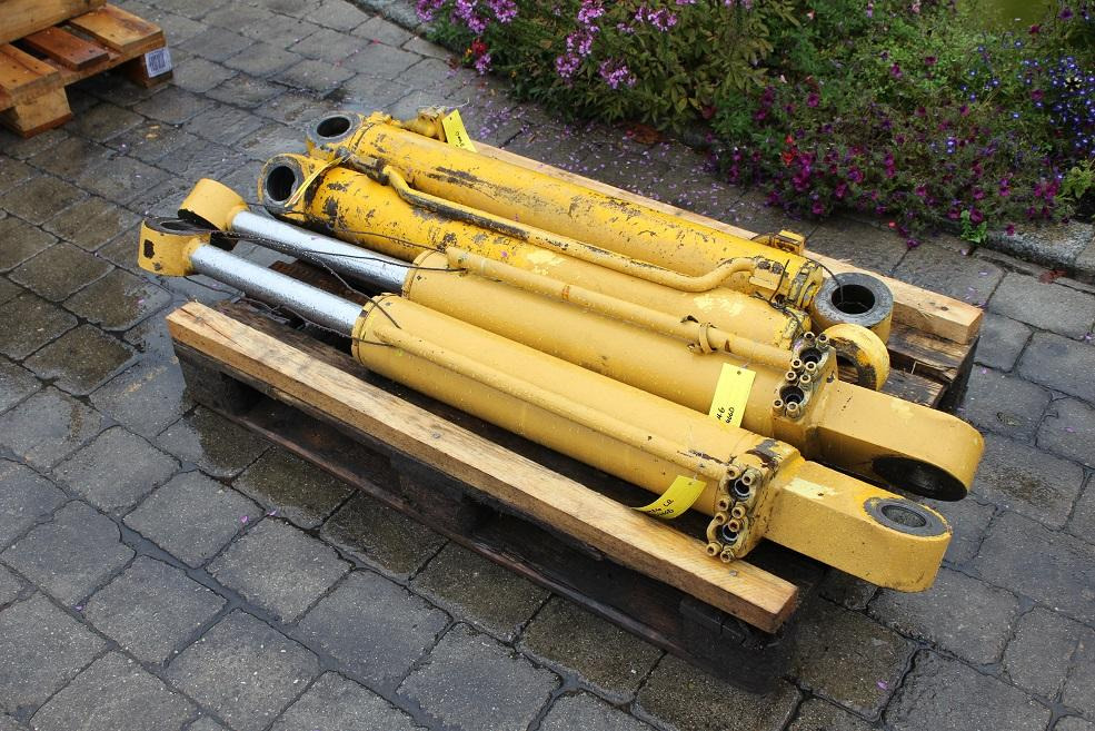 Hanomag D 400 - Hydraulic cylinder for Construction machinery: picture 1 Hanomag D 400 - Hydraulic cylinder for Construction machinery: picture 1