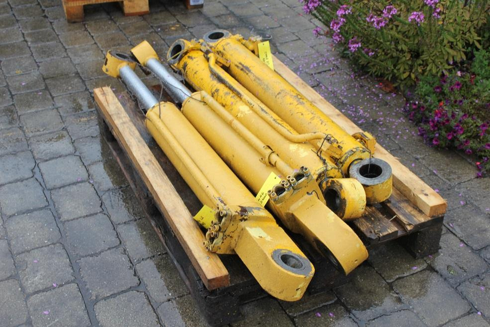 Hanomag D 400 - Hydraulic cylinder for Construction machinery: picture 4 Hanomag D 400 - Hydraulic cylinder for Construction machinery: picture 4