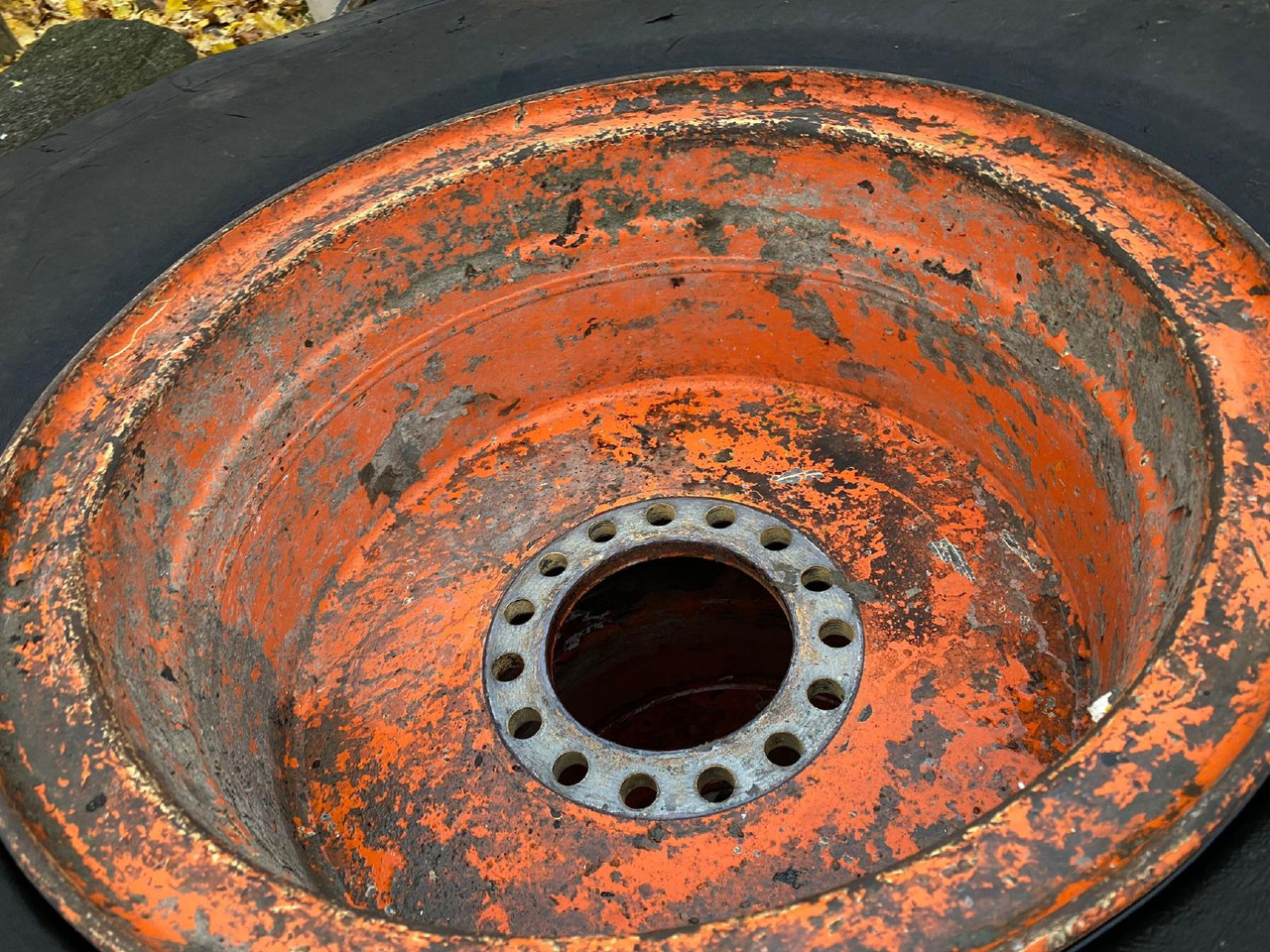 Hitachi 20,5 R 25 ZW 150 - Wheel and tire package for Construction machinery: picture 2 Hitachi 20,5 R 25 ZW 150 - Wheel and tire package for Construction machinery: picture 2