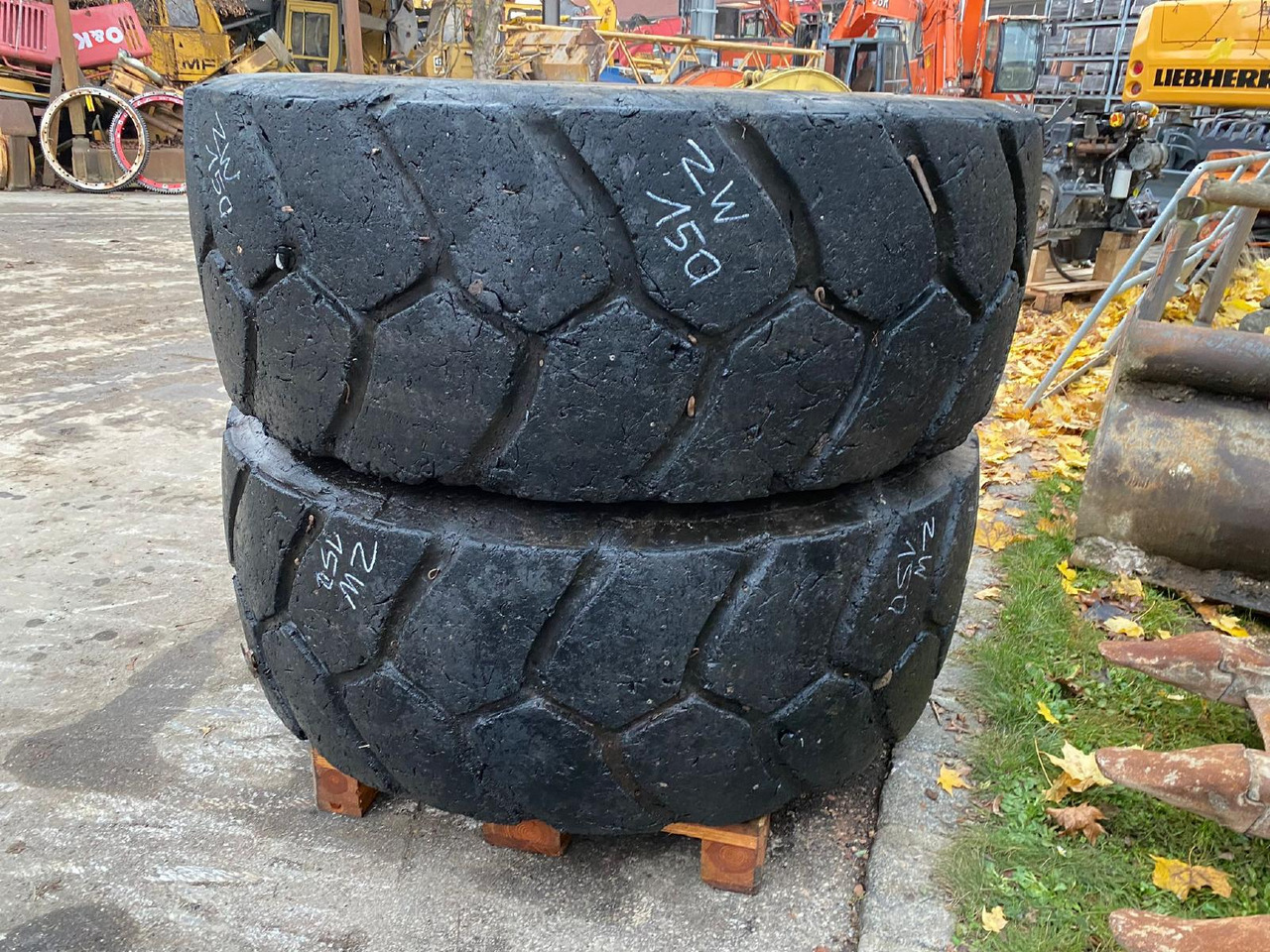 Hitachi 20,5 R 25 ZW 150 - Wheel and tire package for Construction machinery: picture 3 Hitachi 20,5 R 25 ZW 150 - Wheel and tire package for Construction machinery: picture 3