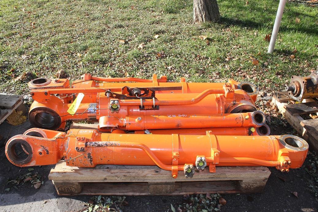 Hitachi ZW 310 - Hydraulic cylinder for Construction machinery: picture 2 Hitachi ZW 310 - Hydraulic cylinder for Construction machinery: picture 2