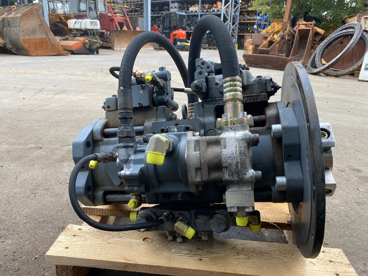 Holland K3V112 aus E215 - Hydraulic pump for Construction machinery: picture 4 Holland K3V112 aus E215 - Hydraulic pump for Construction machinery: picture 4