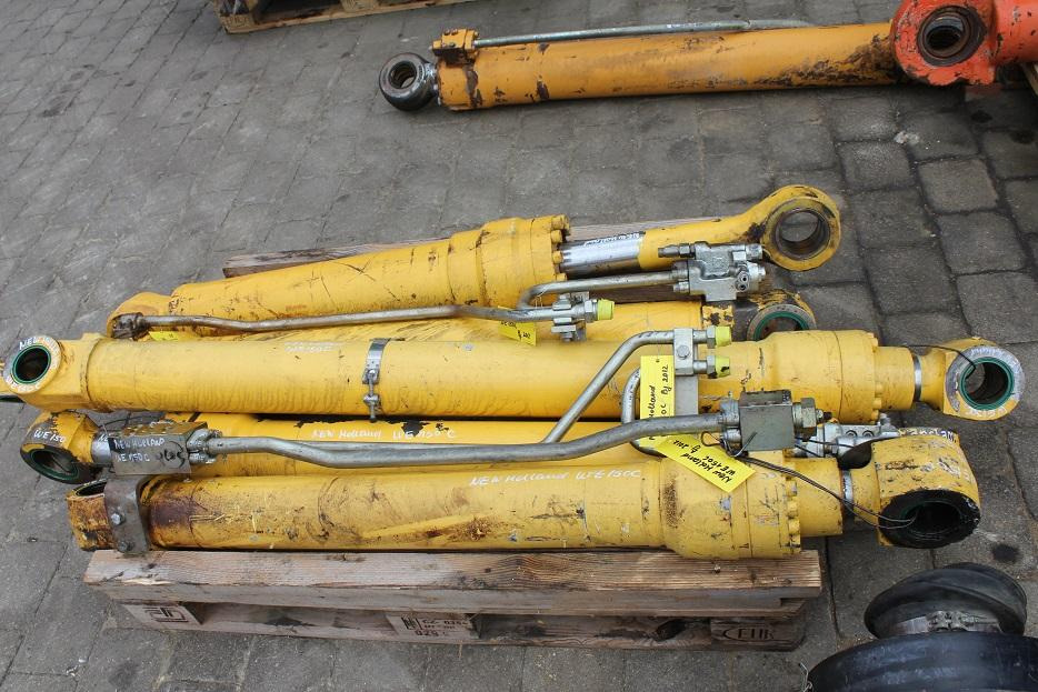 Holland WE 150C , O&K MH Plus - Hydraulic cylinder for Construction machinery: picture 5 Holland WE 150C , O&K MH Plus - Hydraulic cylinder for Construction machinery: picture 5