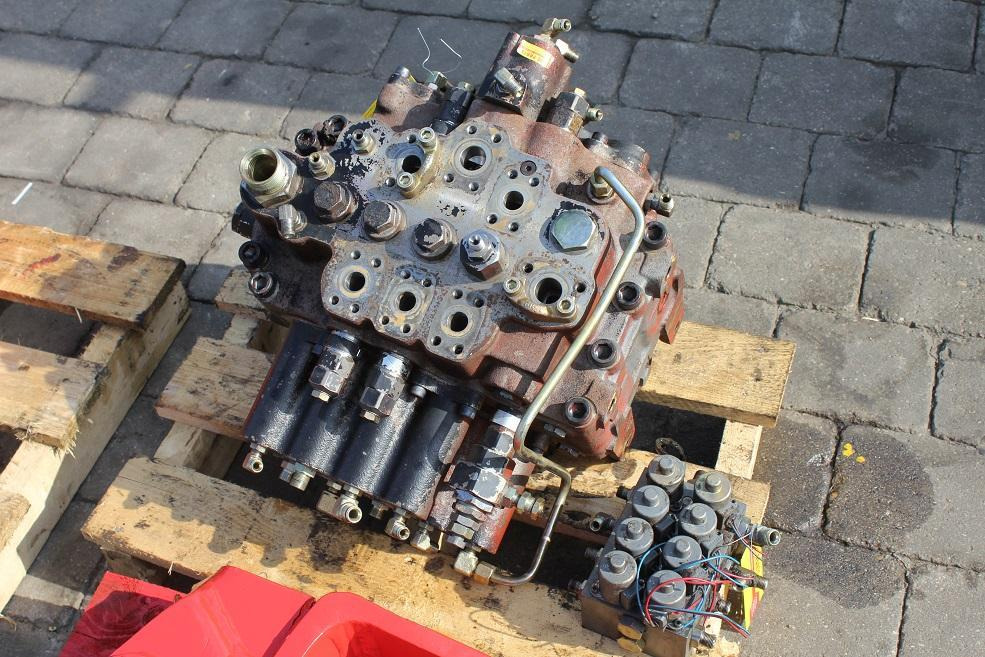 JCB 210 LC - Hydraulic valve for Construction machinery: picture 1 JCB 210 LC - Hydraulic valve for Construction machinery: picture 1