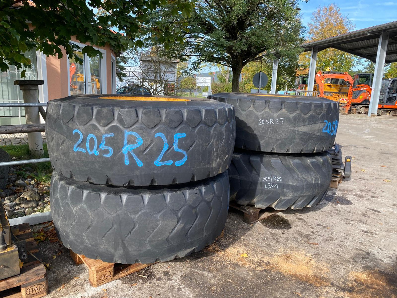Liebherr 20,5R 25 aus L531 - Wheel and tire package for Construction machinery: picture 1 Liebherr 20,5R 25 aus L531 - Wheel and tire package for Construction machinery: picture 1