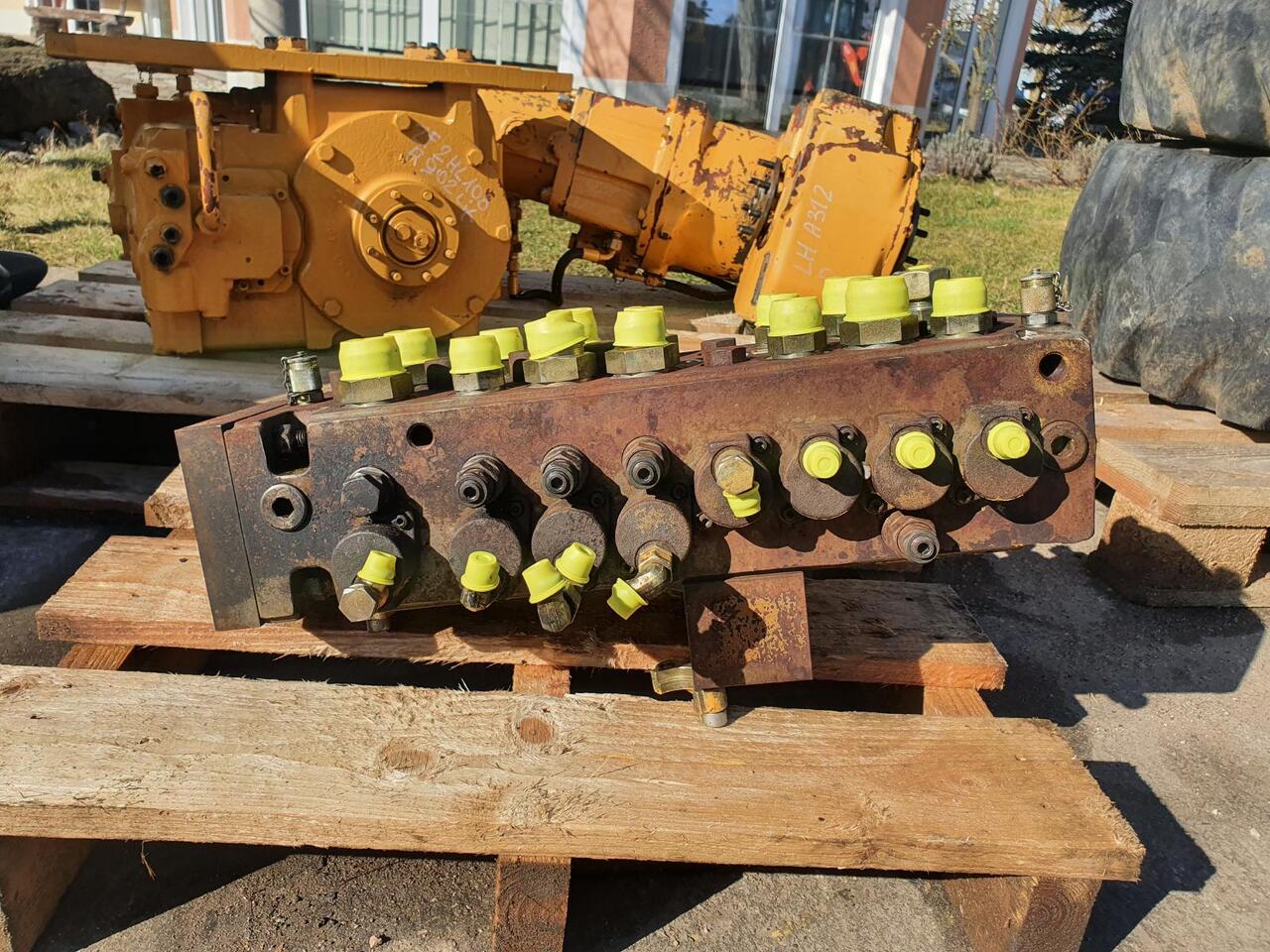 Liebherr A 312 - Hydraulic valve for Construction machinery: picture 5 Liebherr A 312 - Hydraulic valve for Construction machinery: picture 5