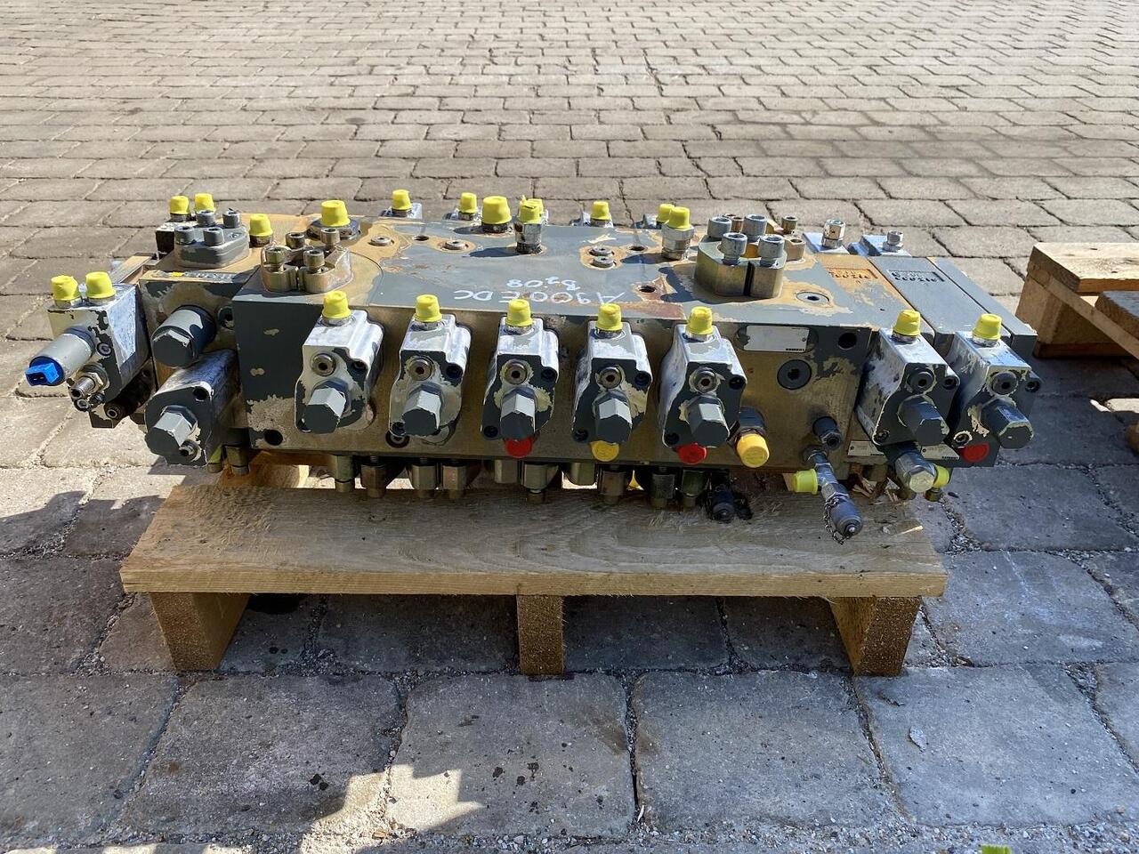 Liebherr A 900 C LIT - Hydraulic valve for Construction machinery: picture 3 Liebherr A 900 C LIT - Hydraulic valve for Construction machinery: picture 3