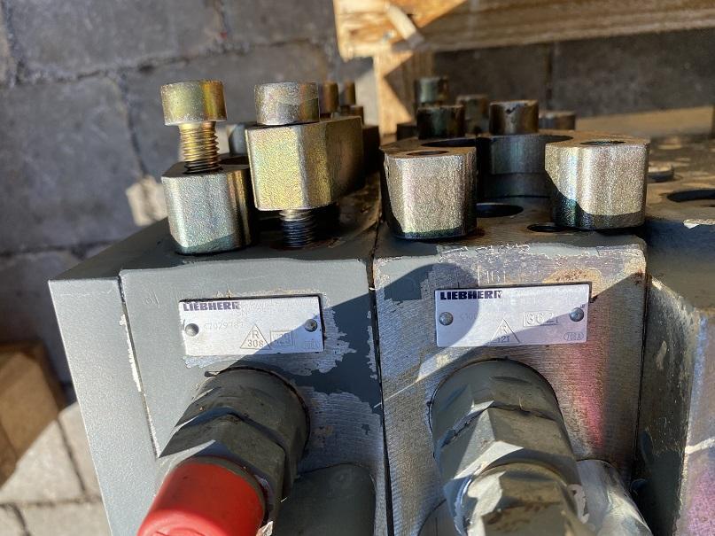 Liebherr A 900 C LIT - Hydraulic valve for Construction machinery: picture 2 Liebherr A 900 C LIT - Hydraulic valve for Construction machinery: picture 2