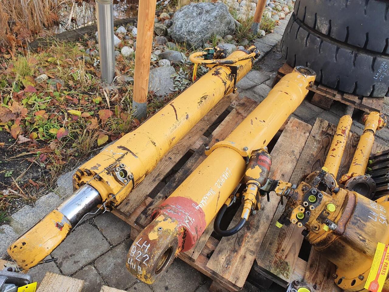 Liebherr A 922 - Hydraulic cylinder for Construction machinery: picture 5 Liebherr A 922 - Hydraulic cylinder for Construction machinery: picture 5