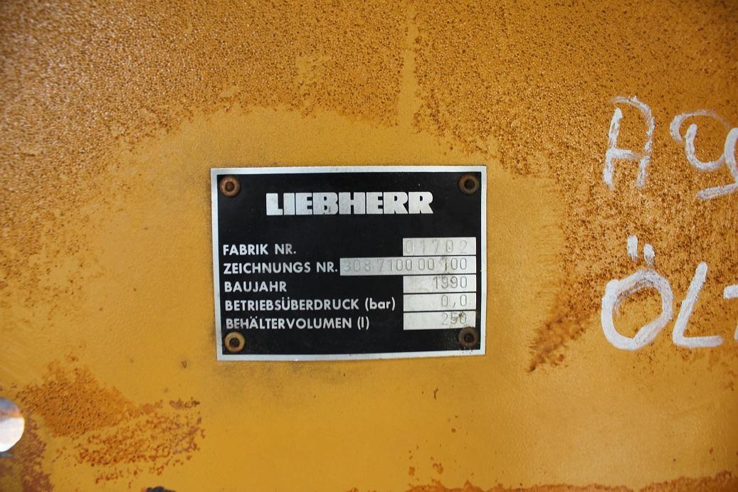 Fuel tank for Excavator Liebherr A900B: picture 9