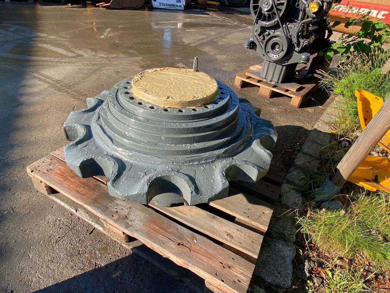 Liebherr FAT 550P051 aus LH R964 - Final drive for Construction machinery: picture 2 Liebherr FAT 550P051 aus LH R964 - Final drive for Construction machinery: picture 2
