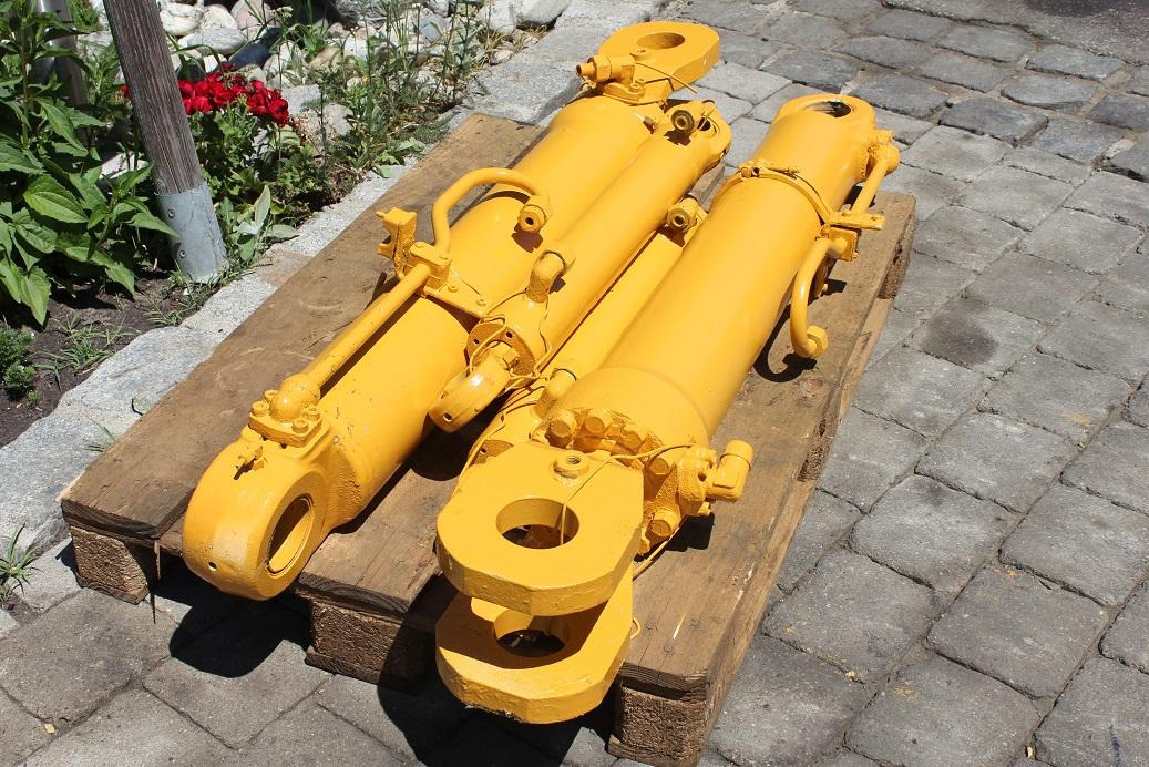 Liebherr L 544 - Hydraulic cylinder for Construction machinery: picture 2 Liebherr L 544 - Hydraulic cylinder for Construction machinery: picture 2