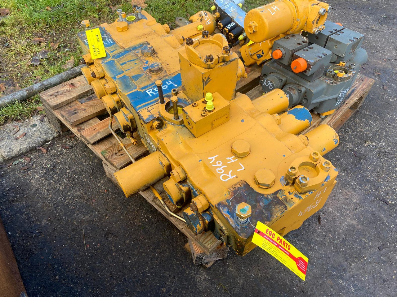 Liebherr R 964 B LIT - Hydraulic valve for Construction machinery: picture 1 Liebherr R 964 B LIT - Hydraulic valve for Construction machinery: picture 1