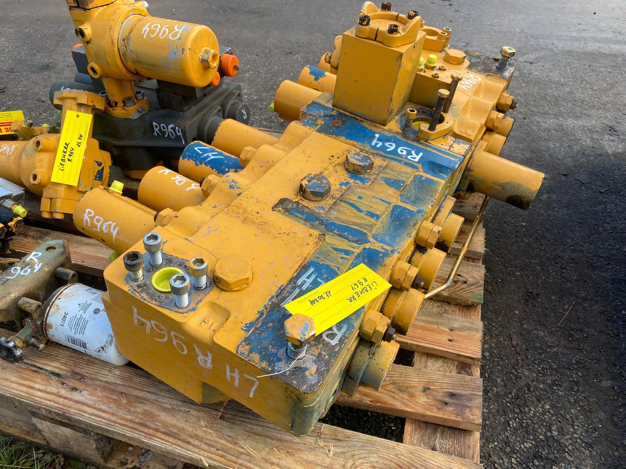 Liebherr R 964 B LIT - Hydraulic valve for Construction machinery: picture 3 Liebherr R 964 B LIT - Hydraulic valve for Construction machinery: picture 3