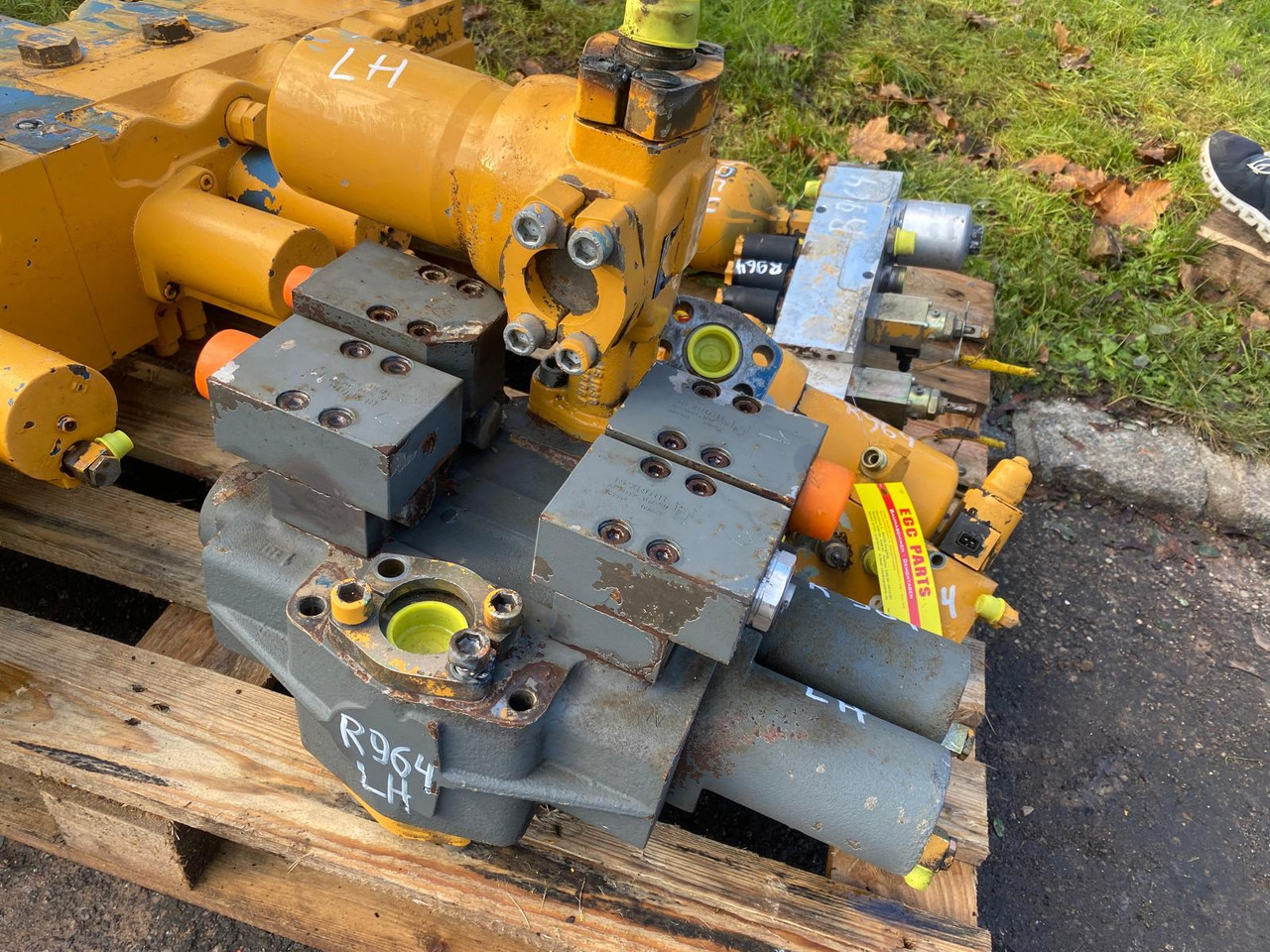 Liebherr R 964 B LIT - Hydraulic valve for Construction machinery: picture 4 Liebherr R 964 B LIT - Hydraulic valve for Construction machinery: picture 4