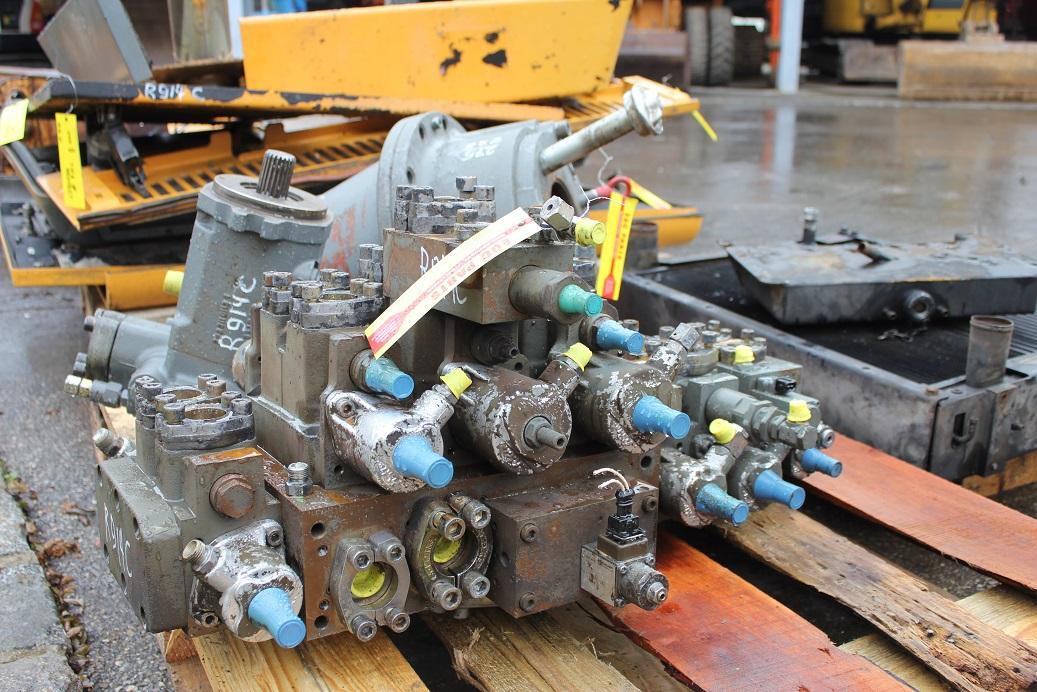 Liebherr R914 C - Hydraulic valve for Construction machinery: picture 3 Liebherr R914 C - Hydraulic valve for Construction machinery: picture 3
