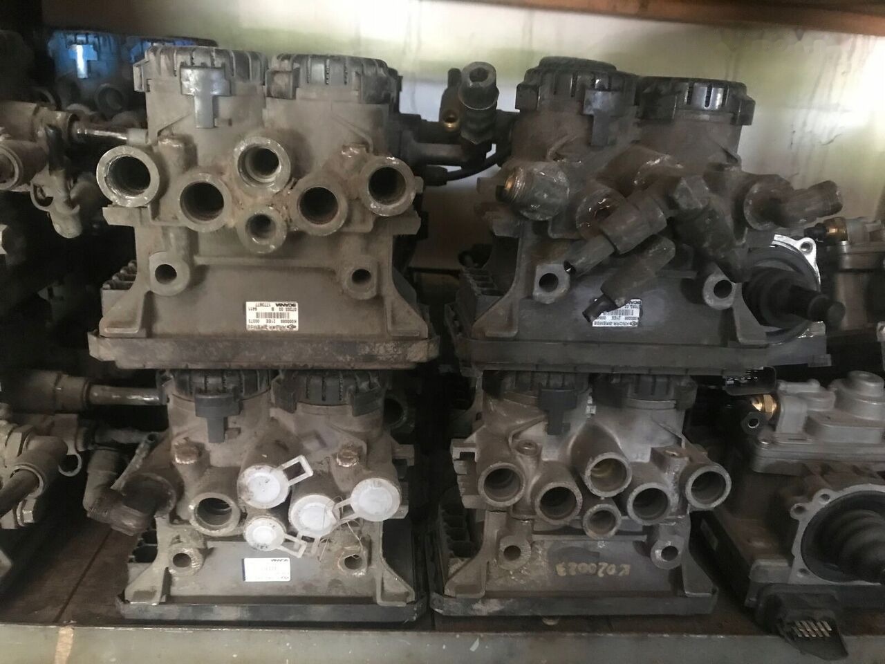 Knorr-Bremse K001411 Volvo FM FH Renault - Brake valve for Truck: picture 4 Knorr-Bremse K001411 Volvo FM FH Renault - Brake valve for Truck: picture 4