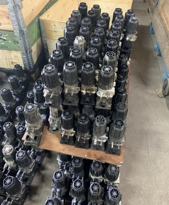 Mercedes-Benz oryginał hurt regeneracja A0001407678 Mercedes-Benz Actros Atego MP4 Euro 6 - Exhaust system for Truck: picture 3 Mercedes-Benz oryginał hurt regeneracja A0001407678 Mercedes-Benz Actros Atego MP4 Euro 6 - Exhaust system for Truck: picture 3