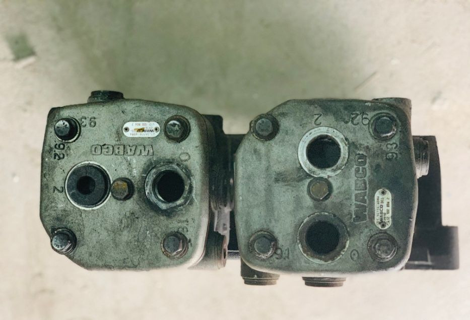WABCO 2 cylindry oryginał 51.54112-3028 MAN TGA 51.54112-3028 - Air brake compressor for Truck: picture 3 WABCO 2 cylindry oryginał 51.54112-3028 MAN TGA 51.54112-3028 - Air brake compressor for Truck: picture 3