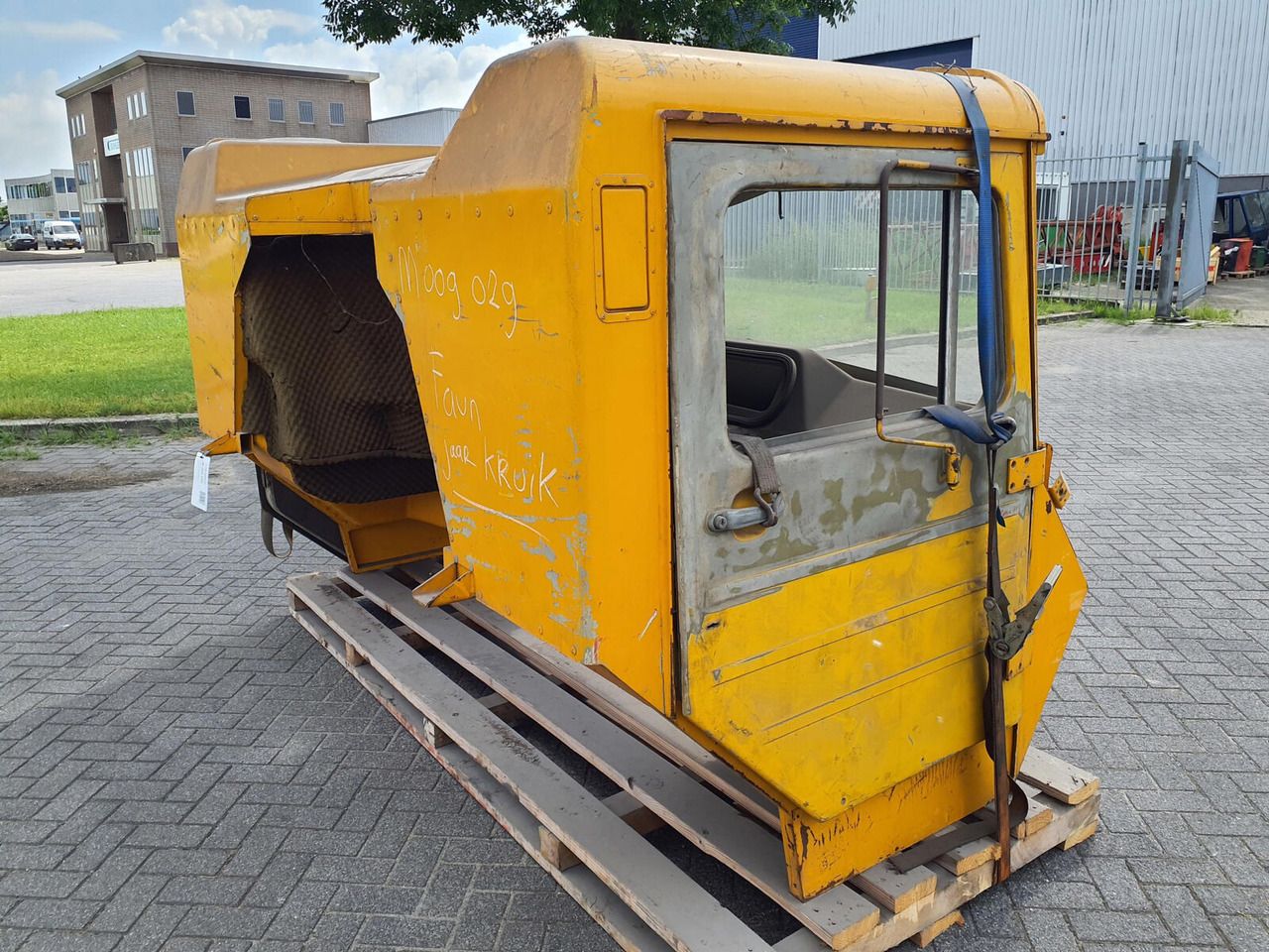 FAUN KF lower cabin - Cab for Mobile crane: picture 3 FAUN KF lower cabin - Cab for Mobile crane: picture 3
