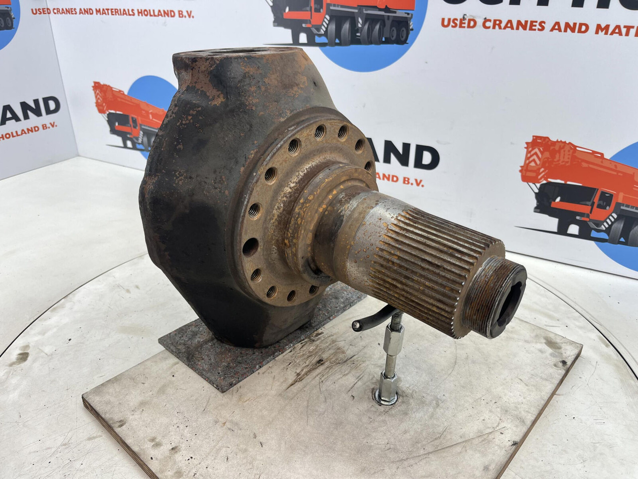 FAUN RTF 40 Steering knuckle 16 holes axle 3 - Steering knuckle for Crane: picture 3 FAUN RTF 40 Steering knuckle 16 holes axle 3 - Steering knuckle for Crane: picture 3