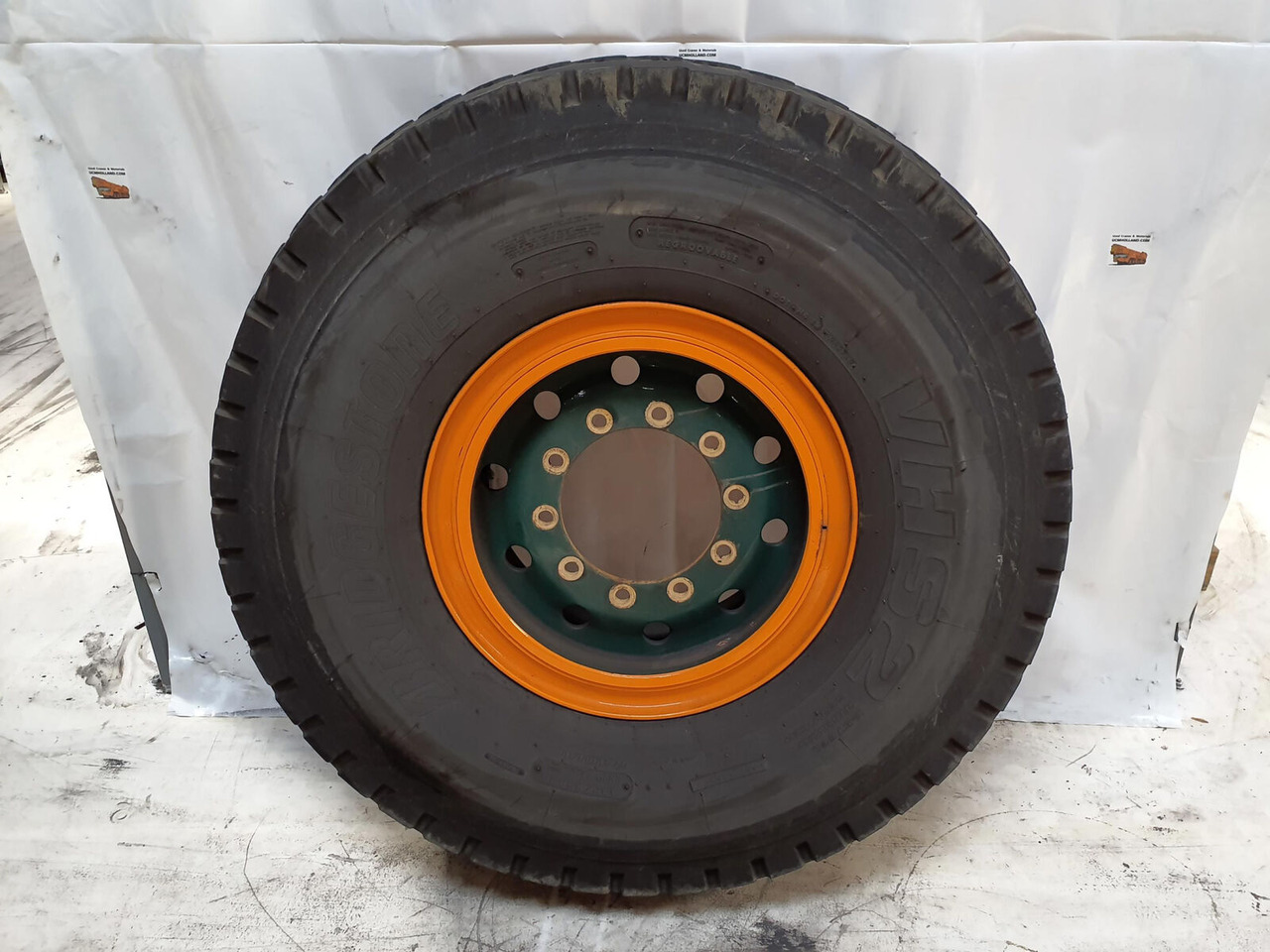 FAUN Wheel 445/95R25 10 7.5 3p - Wheel and tire package for Crane: picture 1 FAUN Wheel 445/95R25 10 7.5 3p - Wheel and tire package for Crane: picture 1
