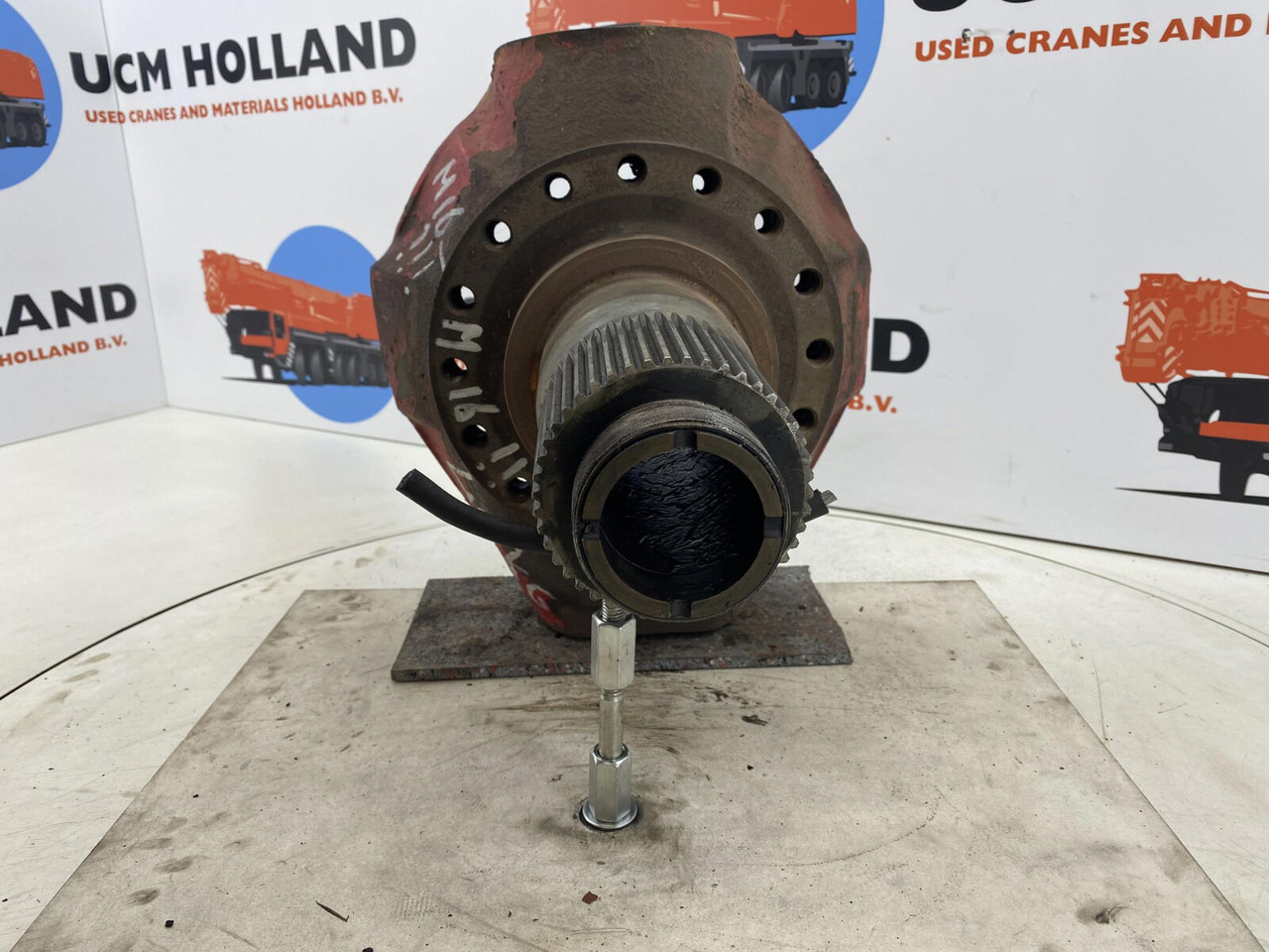 Gottwald AMK 70 Steering knuckle 16 holes axle 2 - Steering knuckle for Mobile crane: picture 2 Gottwald AMK 70 Steering knuckle 16 holes axle 2 - Steering knuckle for Mobile crane: picture 2